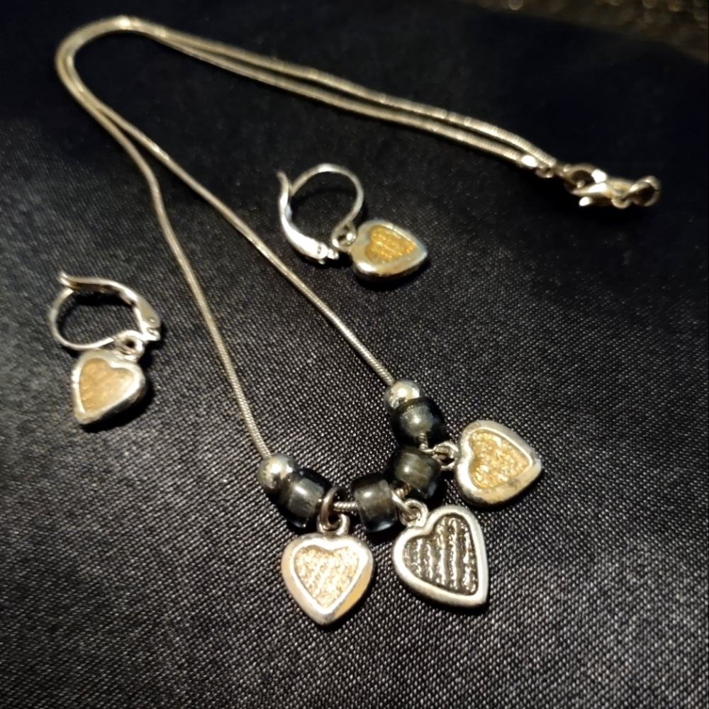 Elegant Silver Tone Necklace And Earrings